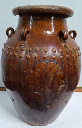 Gambar Guci Pendek Cokelat Manik - Manik Motif Bunga