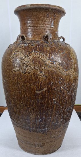 Gambar Guci Cokelat Manik Tinggi Motif Naga