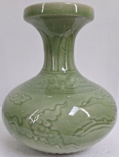 Gambar Green Celadon Onion-shape Vase