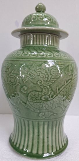 Gambar Green Celadon Temple Jar
