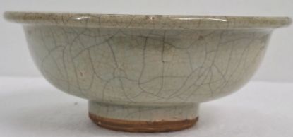 Gambar Green-Yellowish Celadon Glazed Bowl