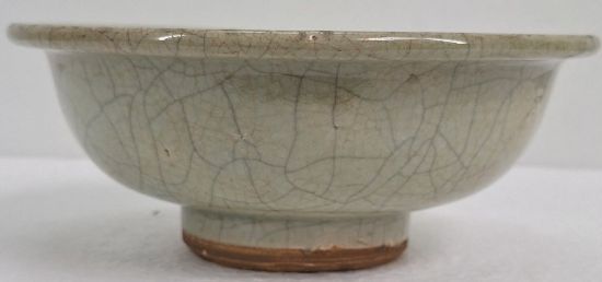 Gambar Green-Yellowish Celadon Glazed Bowl