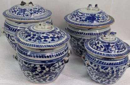 Gambar Blue and White Gamching with Dragon Design