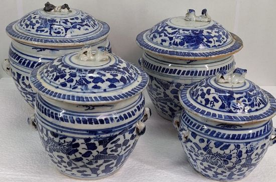 Gambar Blue and White Gamching with Dragon Design