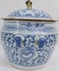 Gambar Blue and White Gamching with Sweatpea Design