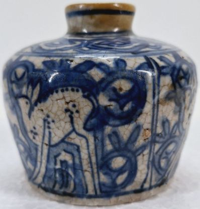 Gambar Jar Biru Putih dengan Motif Rusa