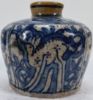 Gambar Jar Biru Putih dengan Motif Rusa