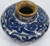 Gambar Jar Biru Putih dengan Motif Rusa