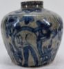 Gambar Jar Biru Putih dengan Motif Rusa
