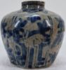 Gambar Jar Biru Putih dengan Motif Rusa