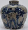 Gambar Jar Biru Putih dengan Motif Rusa