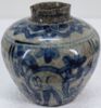 Gambar Jar Biru Putih dengan Motif Rusa