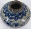 Gambar Jar Biru Putih dengan Motif Rusa