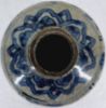Gambar Jar Biru Putih dengan Motif Rusa