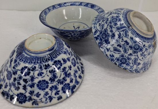 Gambar Mangkuk Biru Putih China dengan Motif Bunga