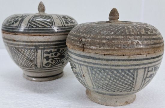 Gambar Guci Sawankhalok dengan tutup