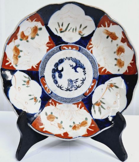 Gambar Japanese Imari Plate with Birds and Floral Motif