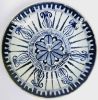 Gambar Piring Biru dan Putih Cina dengan Motif Cumi-Cumi
