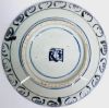 Gambar Piring Biru dan Putih Cina dengan Motif Cumi-Cumi