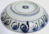 Gambar Piring Biru dan Putih Cina dengan Motif Cumi-Cumi