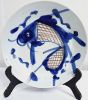 Gambar Piring Cina Biru dan Putih dengan Motif Ikan